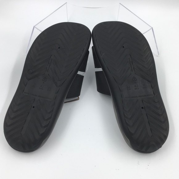 Sandals_&_Flip_Flops